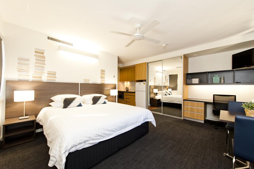 St Catherine'S On Park Perth Room photo